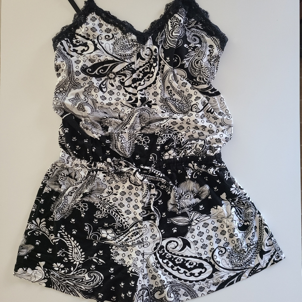 Soma Black and White Paisley Elastic Waist Sleep Romper Size M